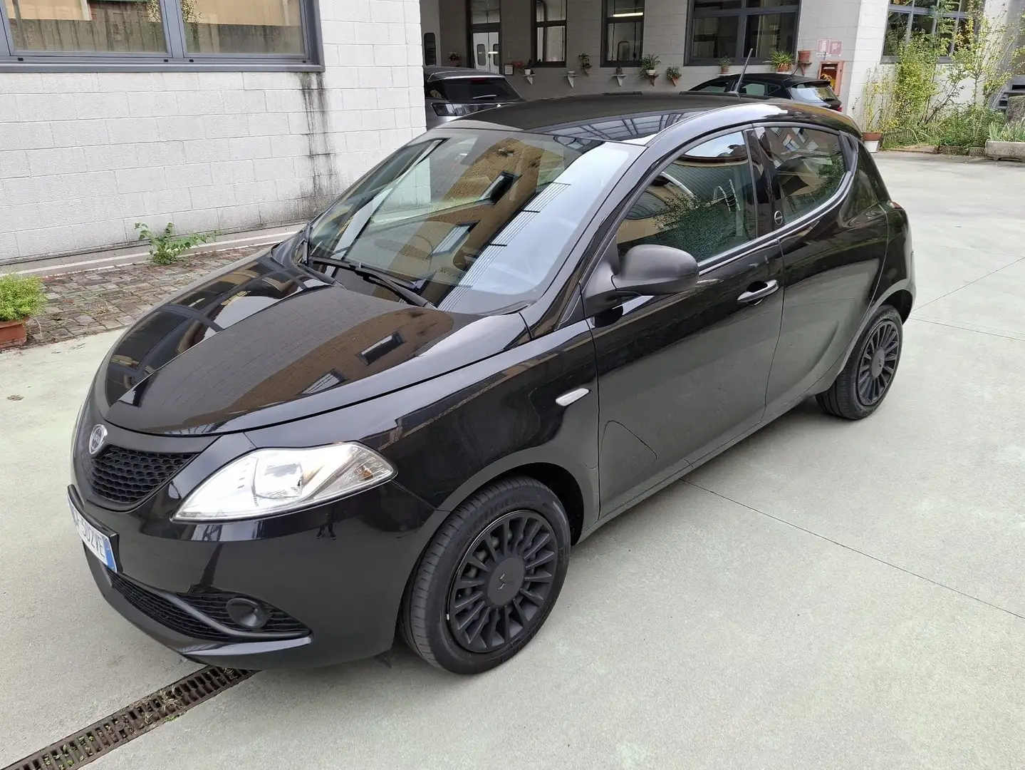 Lancia Ypsilon 1.0 firefly hybrid Silver Ecochic 70cv