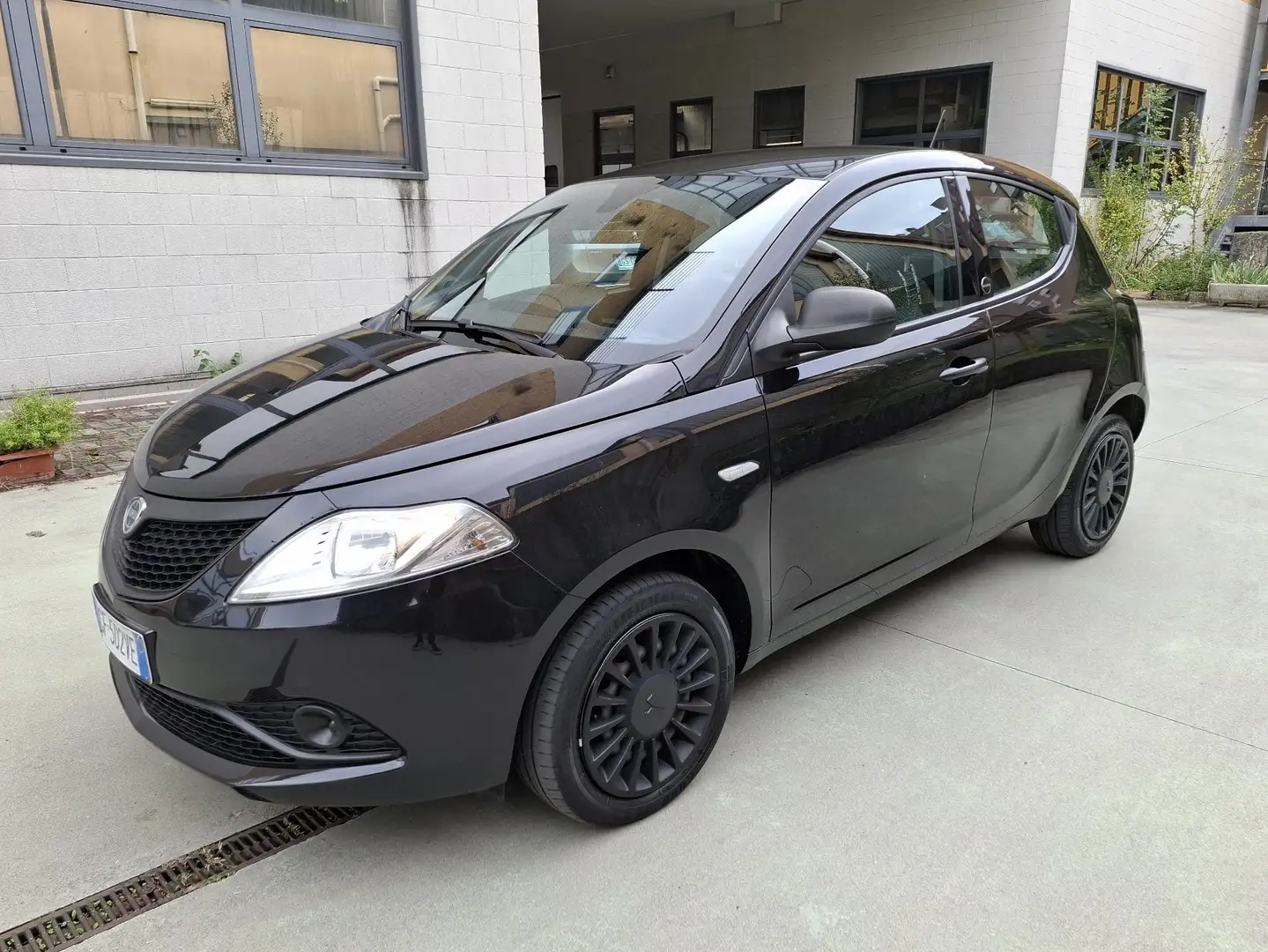 Lancia Ypsilon 1.0 firefly hybrid Silver Ecochic 70cv