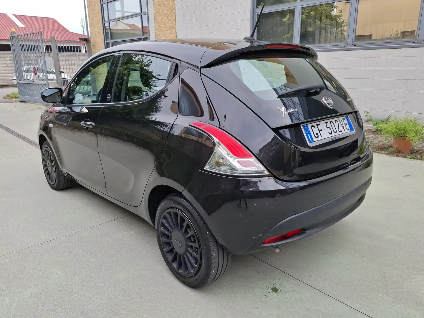 Lancia Ypsilon 1.0 firefly hybrid Silver Ecochic 70cv