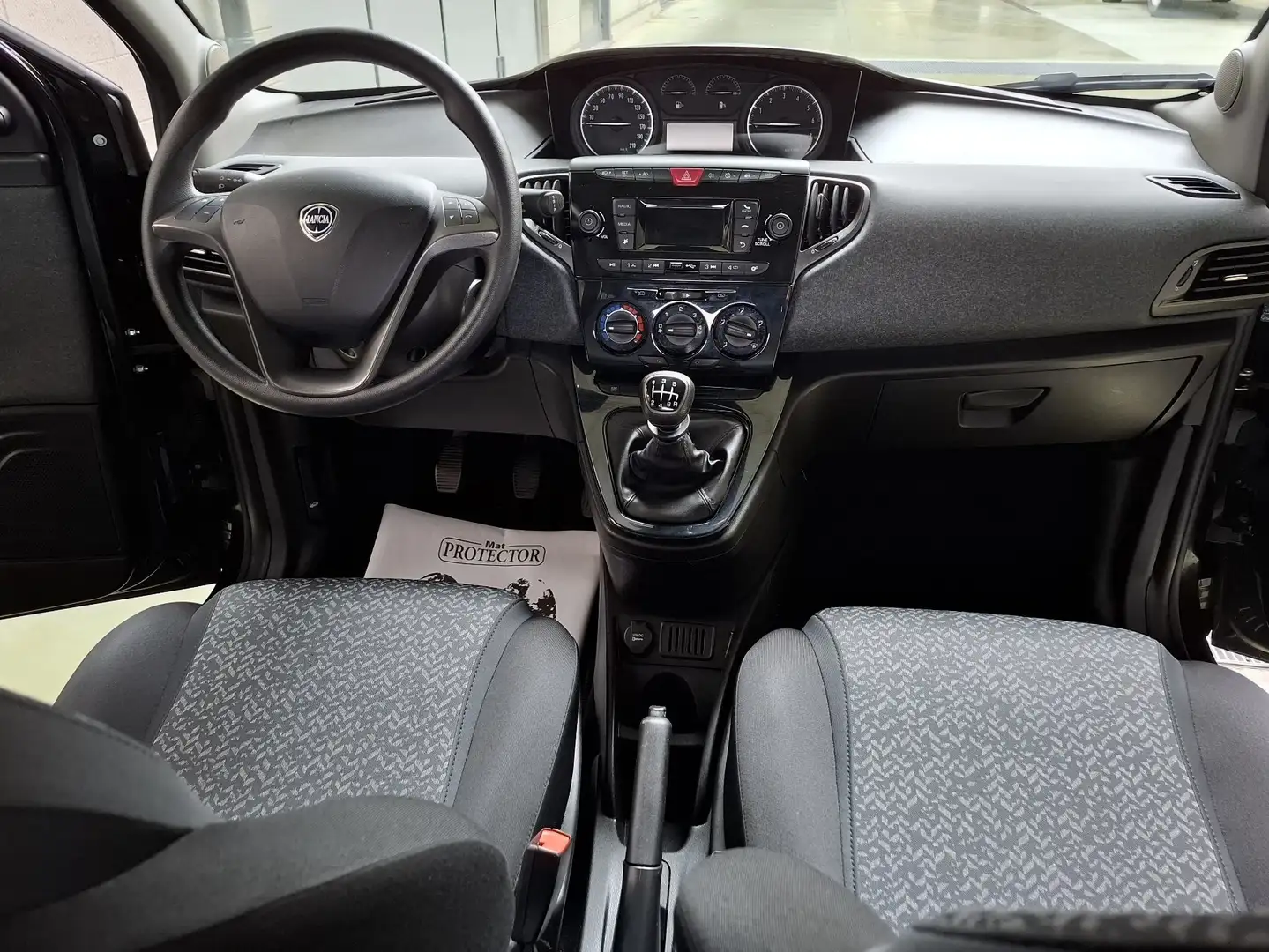 Lancia Ypsilon 1.0 firefly hybrid Silver Ecochic 70cv