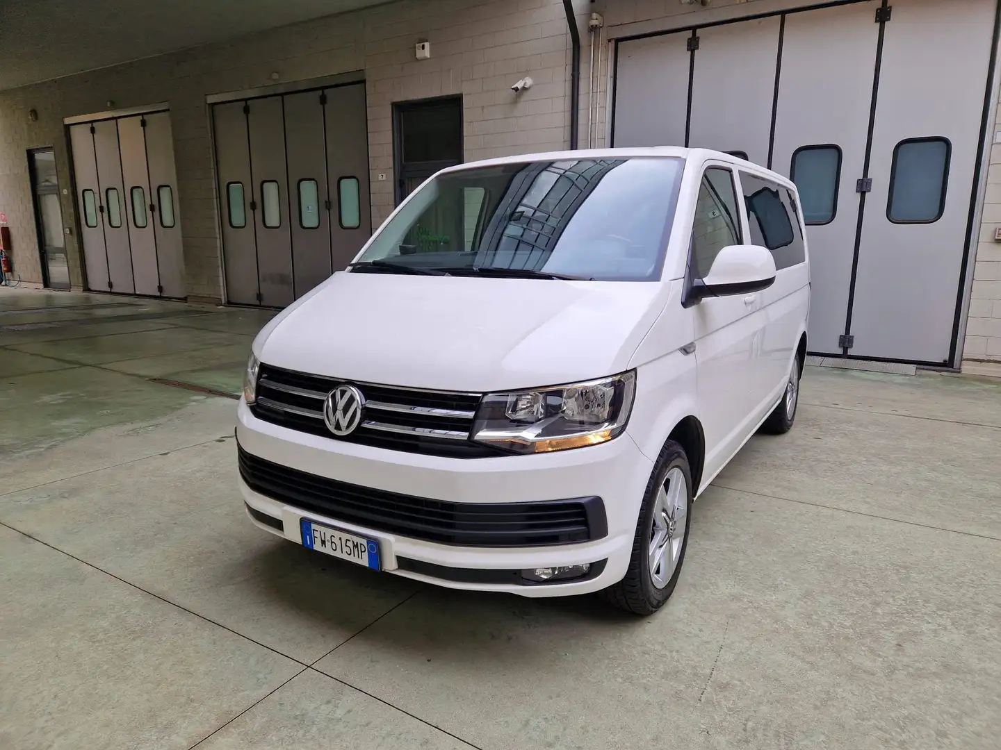 Volkswagen T6 Caravelle 2.0 TDi 150cv Bus 9pti (PREZZO REALE IVA INCLUSA)