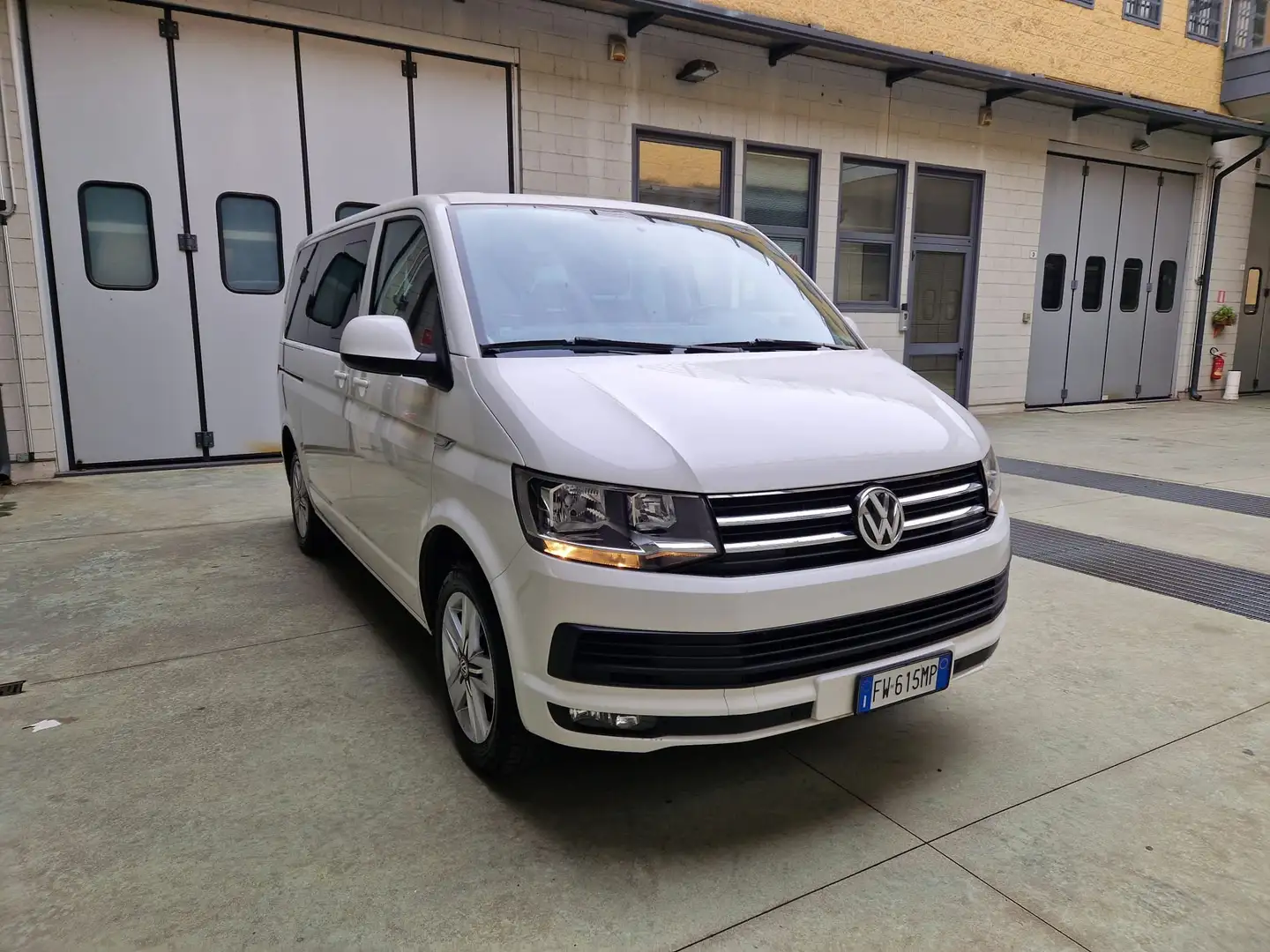 Volkswagen T6 Caravelle 2.0 TDi 150cv Bus 9pti (PREZZO REALE IVA INCLUSA)