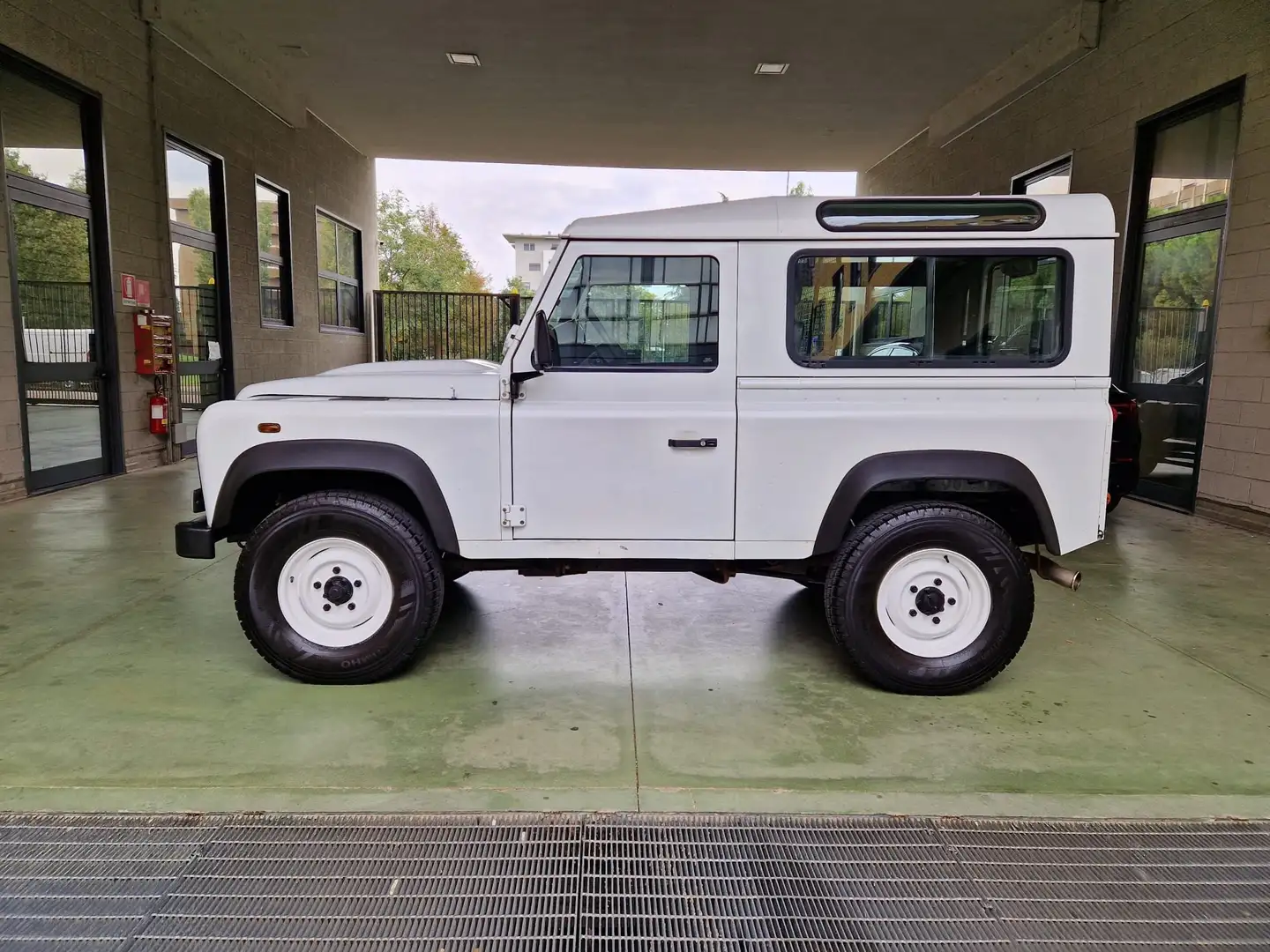 Land Rover Defender 90 TD4 2.2 - 122cv (IVA COMPRESA)