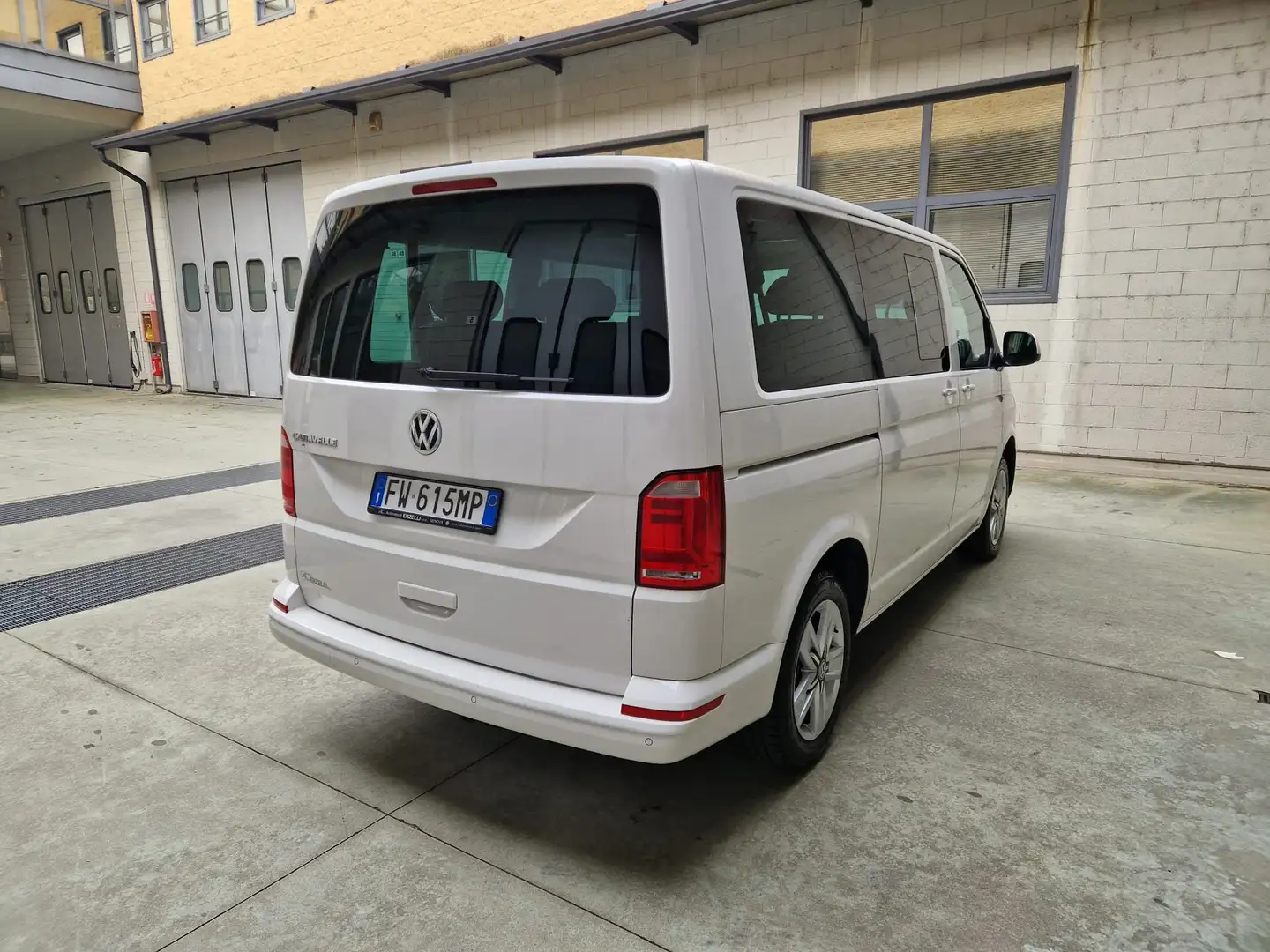 Volkswagen T6 Caravelle 2.0 TDi 150cv Bus 9pti (PREZZO REALE IVA INCLUSA)